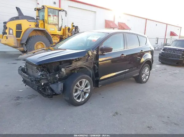 1FMCU0GD8HUD38451 2017 FORD ESCAPE - Image 2