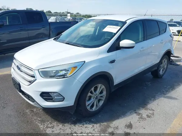 1FMCU0GD8HUF03026 2017 FORD ESCAPE - Image 2