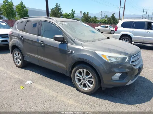 1FMCU0GD8JUA12123 2018 FORD ESCAPE - Image 1