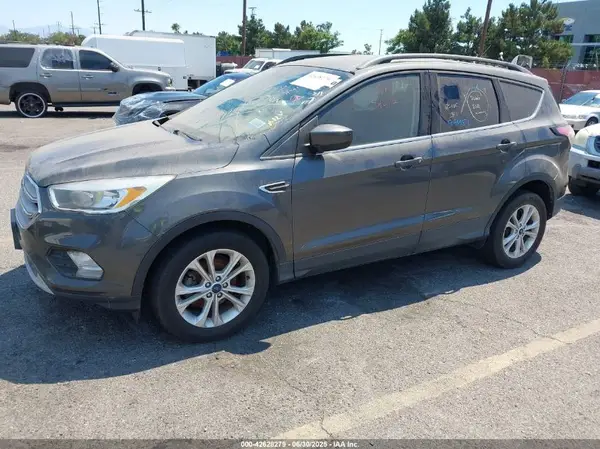 1FMCU0GD8JUA12123 2018 FORD ESCAPE - Image 2