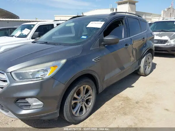 1FMCU0GD8JUA63895 2018 FORD ESCAPE - Image 2