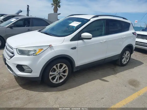 1FMCU0GD8JUA85816 2018 FORD ESCAPE - Image 2