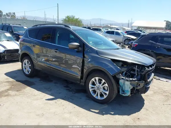 1FMCU0GD8JUA85864 2018 FORD ESCAPE - Image 1