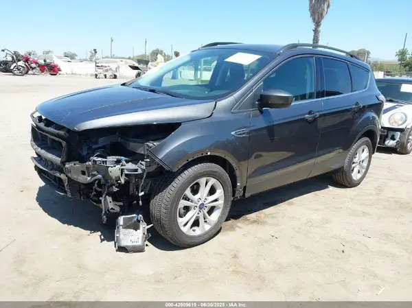 1FMCU0GD8JUA85864 2018 FORD ESCAPE - Image 2