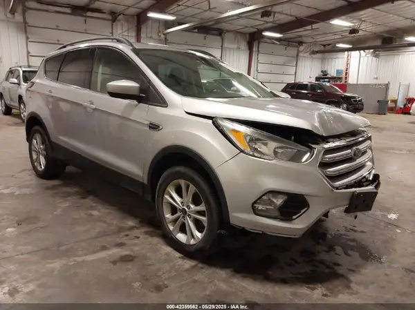 1FMCU0GD8JUB06664 2018 FORD ESCAPE - Image 1
