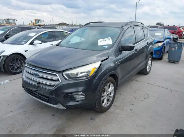 1FMCU0GD8JUB28258 2018 FORD ESCAPE - Image 2