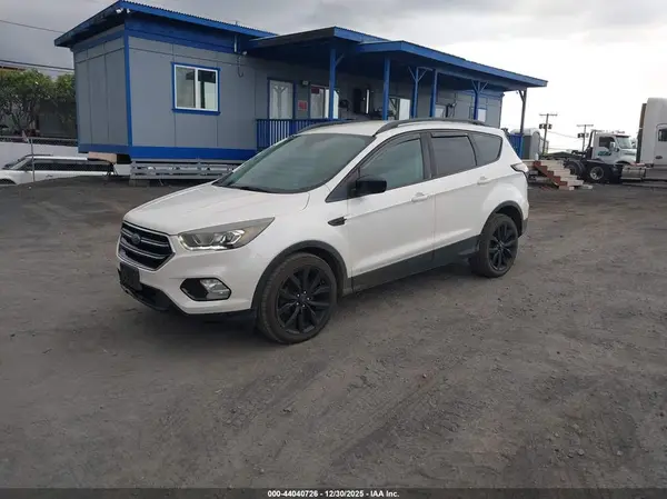1FMCU0GD8JUB48140 2018 FORD ESCAPE - Image 2