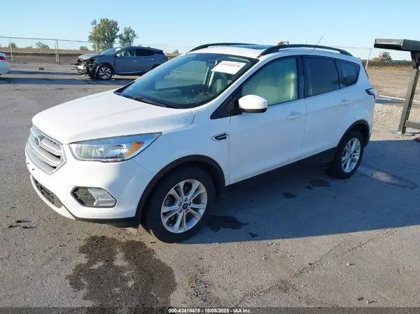 1FMCU0GD8JUB61762 2018 FORD ESCAPE - Image 2