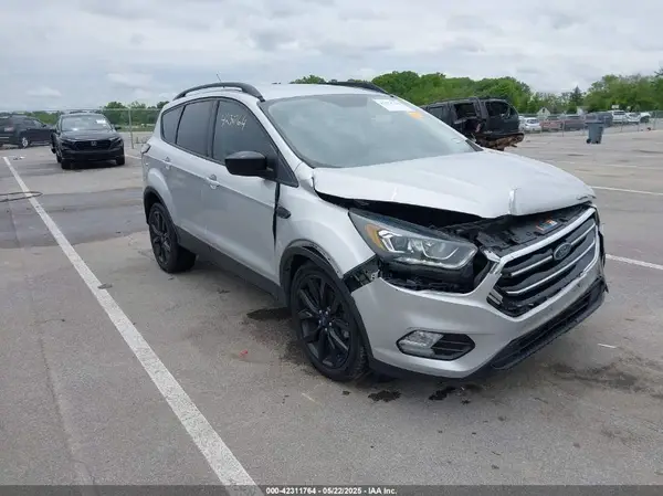 1FMCU0GD8JUD50007 2018 FORD ESCAPE - Image 1