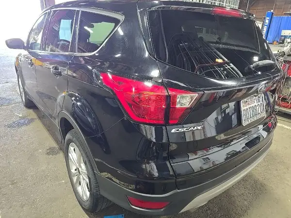 1FMCU0GD8KUB82550 2019 FORD ESCAPE - Image 2