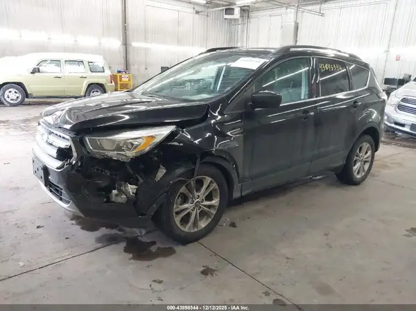 1FMCU0GD9HUC88000 2017 FORD ESCAPE - Image 2
