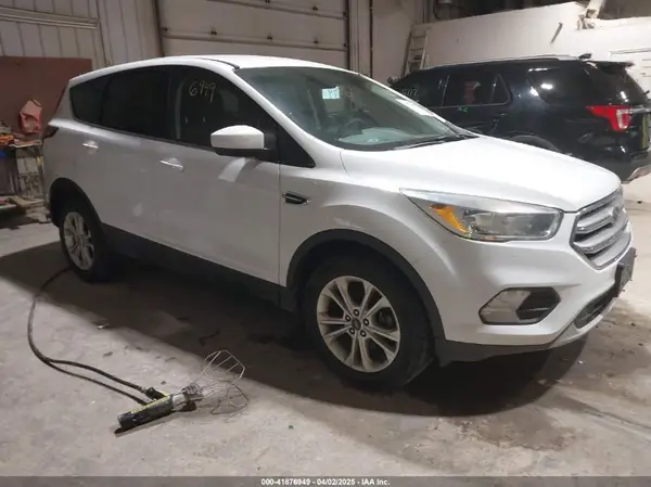 1FMCU0GD9HUC95707 2017 FORD ESCAPE - Image 1