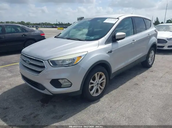 1FMCU0GD9HUF02256 2017 FORD ESCAPE - Image 2