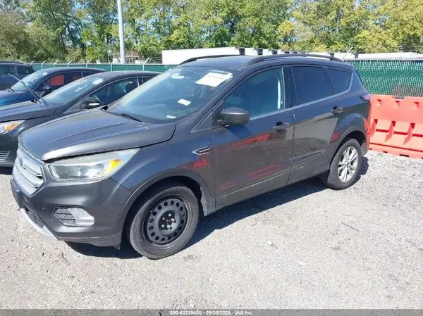 1FMCU0GD9JUA12289 2018 FORD ESCAPE - Image 2