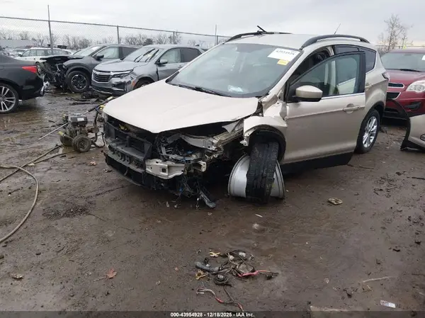 1FMCU0GD9JUA19629 2018 FORD ESCAPE - Image 2