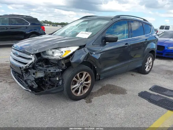 1FMCU0GD9JUA58222 2018 FORD ESCAPE - Image 2