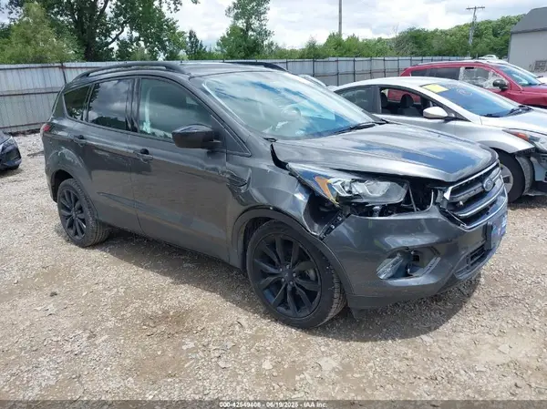 1FMCU0GD9JUA95643 2018 FORD ESCAPE - Image 1