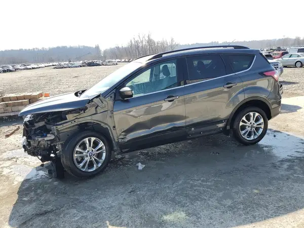 1FMCU0GD9JUB12232 2018 FORD ESCAPE - Image 1