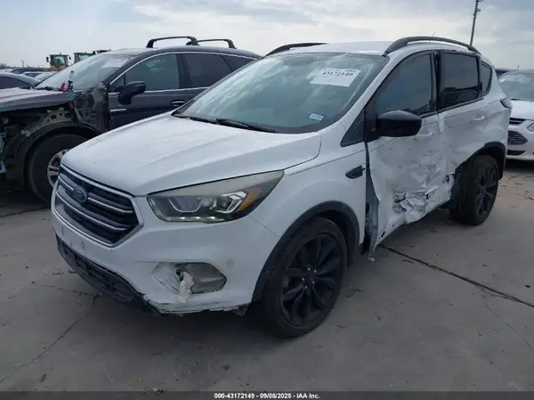 1FMCU0GD9JUC18731 2018 FORD ESCAPE - Image 2