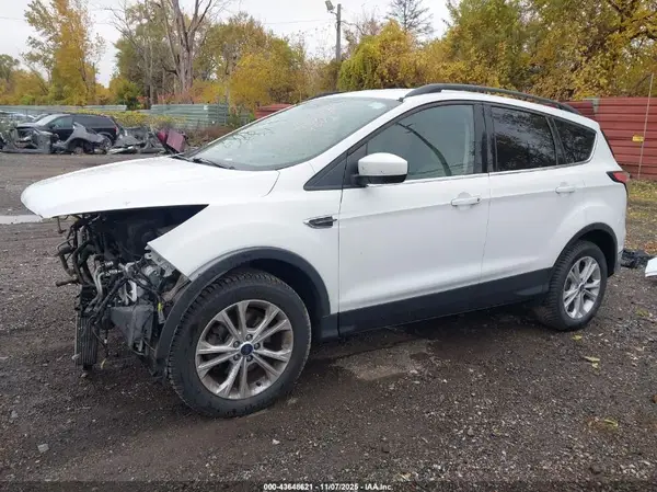 1FMCU0GD9JUC32631 2018 FORD ESCAPE - Image 2