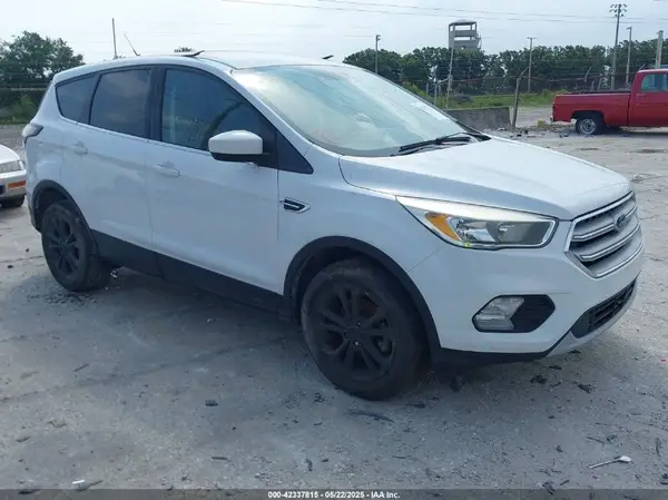 1FMCU0GD9JUD55054 2018 FORD ESCAPE - Image 1