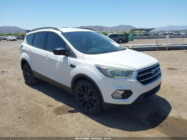 1FMCU0GDXHUC11426 2017 FORD ESCAPE - Image 1