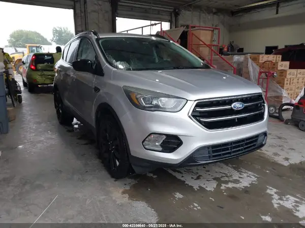 1FMCU0GDXHUC18120 2017 FORD ESCAPE - Image 1