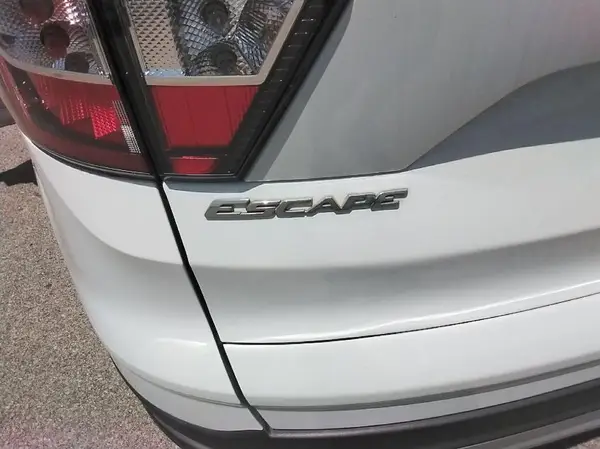 1FMCU0GDXJUA76146 2018 FORD ESCAPE - Image 1