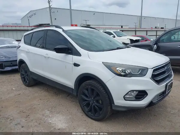 1FMCU0GDXJUB60385 2018 FORD ESCAPE - Image 1