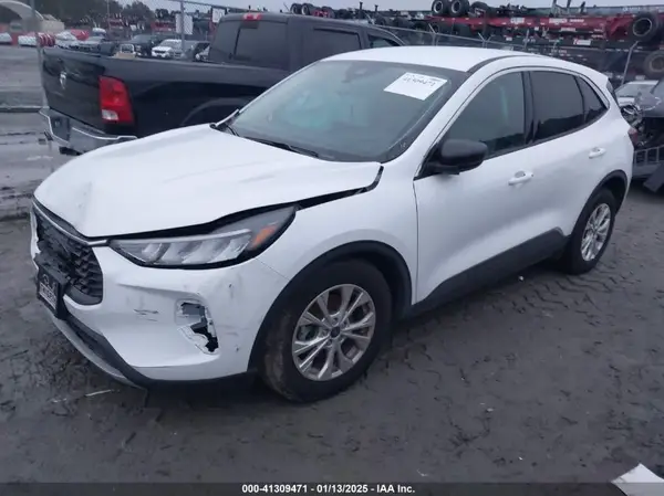 1FMCU0GN2RUB15736 2024 FORD ESCAPE - Image 2