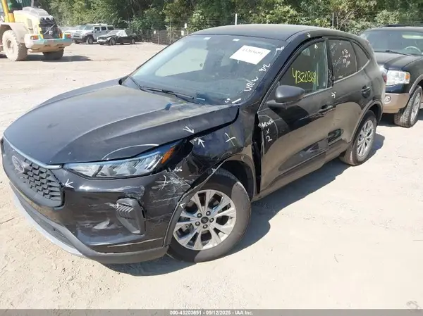 1FMCU0GNXSUA64394 2025 FORD ESCAPE - Image 2
