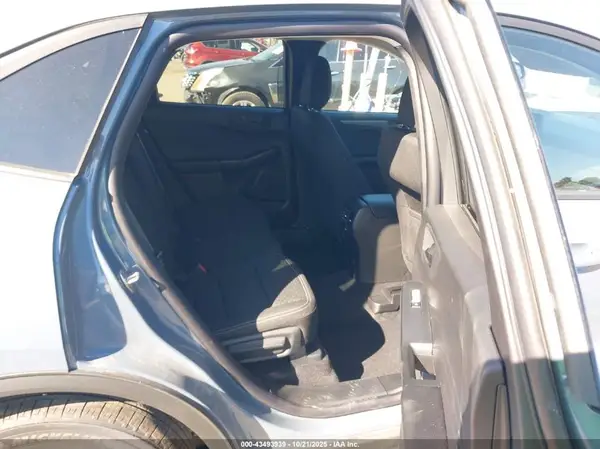 1FMCU0GNXSUB17143 2025 FORD ESCAPE - Image 8