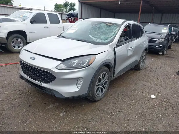 1FMCU0H66LUB25796 2020 FORD ESCAPE - Image 2