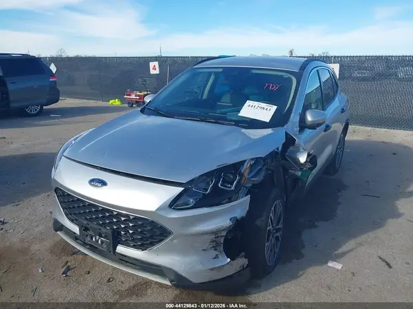 1FMCU0H67LUB01507 2020 FORD ESCAPE - Image 2