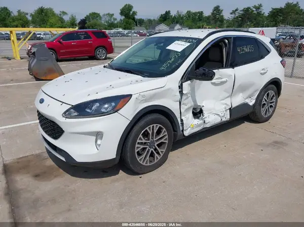 1FMCU0H69LUB20401 2020 FORD ESCAPE - Image 2