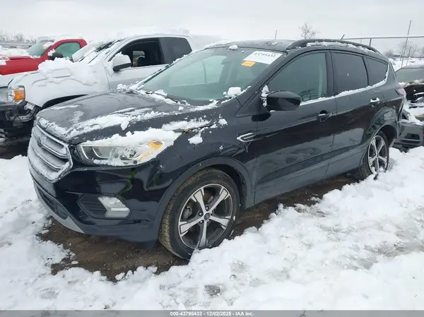1FMCU0HD2JUA01942 2018 FORD ESCAPE - Image 2