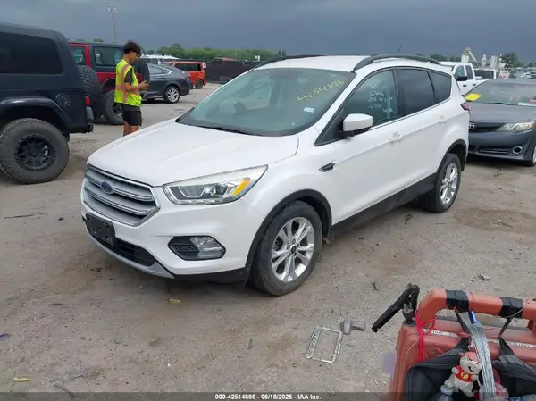 1FMCU0HD2JUA22127 2018 FORD ESCAPE - Image 2