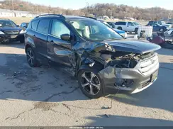 1FMCU0HD2JUB43000 2018 FORD ESCAPE