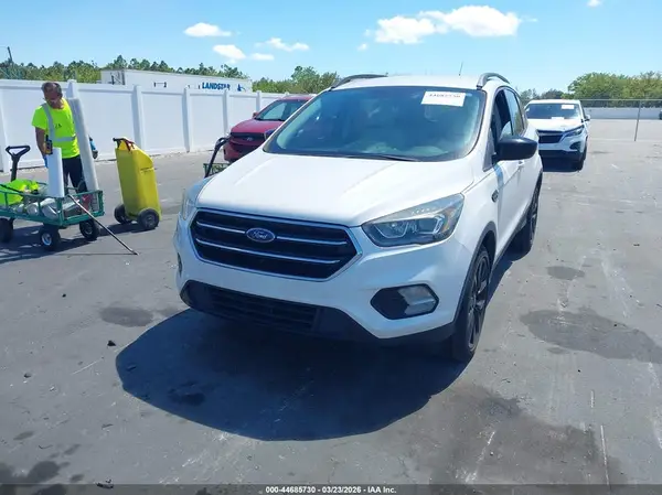 1FMCU0HD2JUD00704 2018 FORD ESCAPE - Image 2