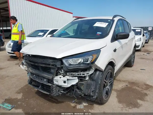 1FMCU0HD2KUA06320 2019 FORD ESCAPE - Image 2