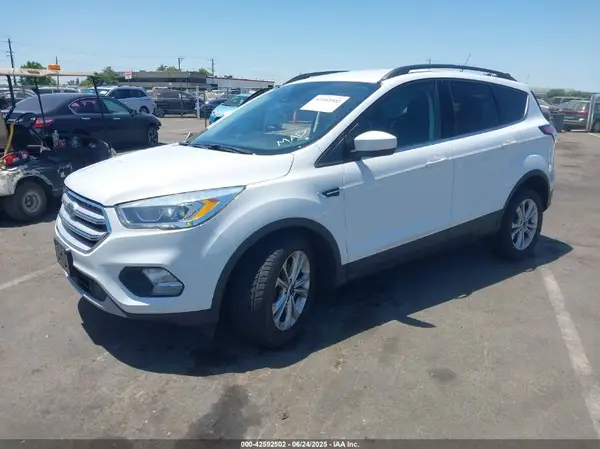 1FMCU0HD3JUC11661 2018 FORD ESCAPE - Image 2