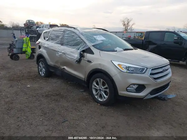 1FMCU0HD6JUC31483 2018 FORD ESCAPE - Image 1
