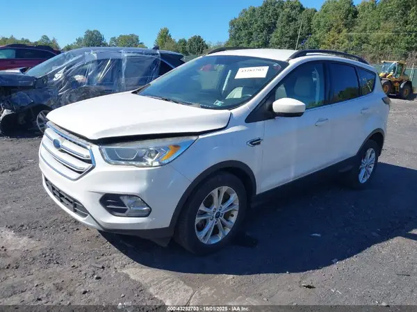 1FMCU0HD7JUA01693 2018 FORD ESCAPE - Image 2