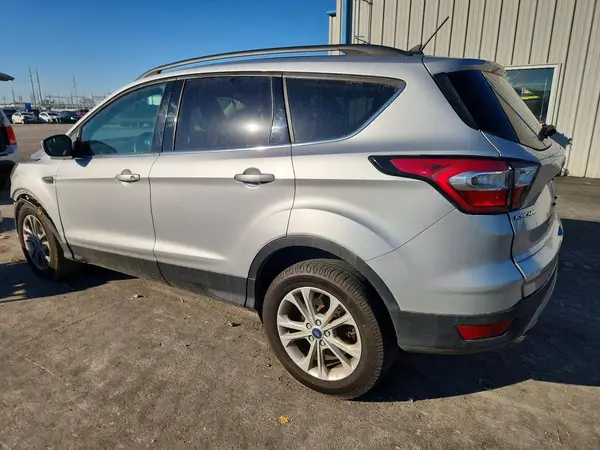 1FMCU0HD8JUA22472 2018 FORD ESCAPE - Image 2
