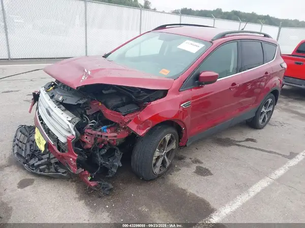 1FMCU0HD8JUA48117 2018 FORD ESCAPE - Image 2