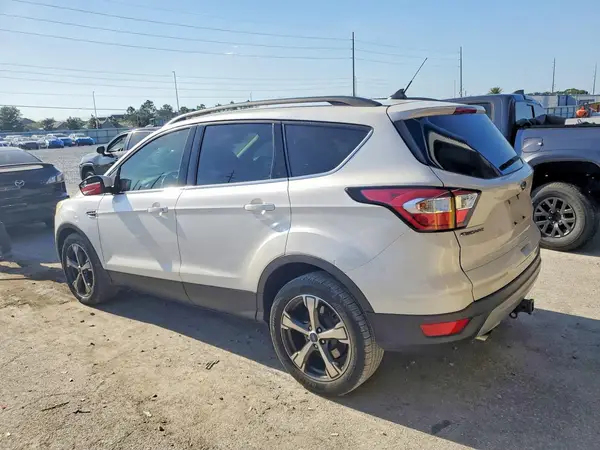 1FMCU0HD8JUB79838 2018 FORD ESCAPE - Image 2