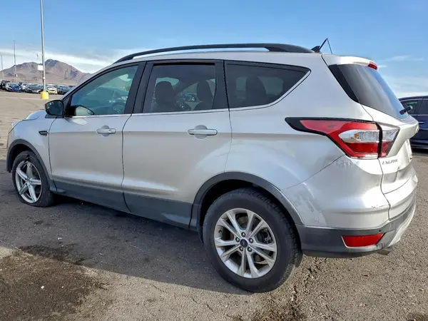 1FMCU0HD8JUC36233 2018 FORD ESCAPE - Image 2