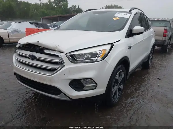 1FMCU0HD8JUC59138 2018 FORD ESCAPE - Image 2