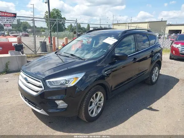 1FMCU0HD8JUC85982 2018 FORD ESCAPE - Image 2