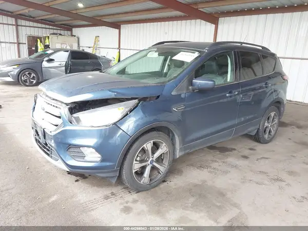 1FMCU0HD8JUC86758 2018 FORD ESCAPE - Image 2